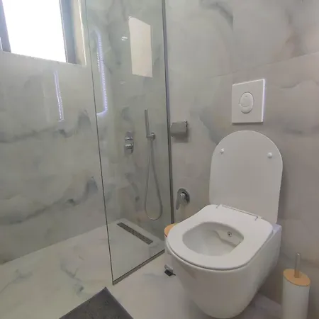 Bp Gæstehus Golem (Tirana)